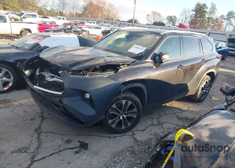 2021 Toyota Highlander Xle z USA, uszkodzony, nr VIN 5TDGZRAH8MS046532